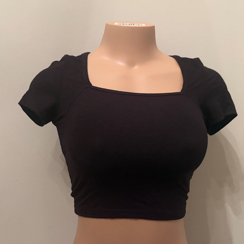 Elegant Black Short Sleeve Crop Top